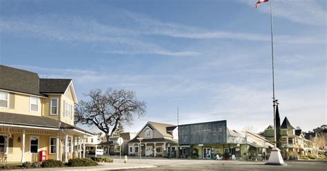 close to los angeles|19 small towns around Los Angeles to visit .